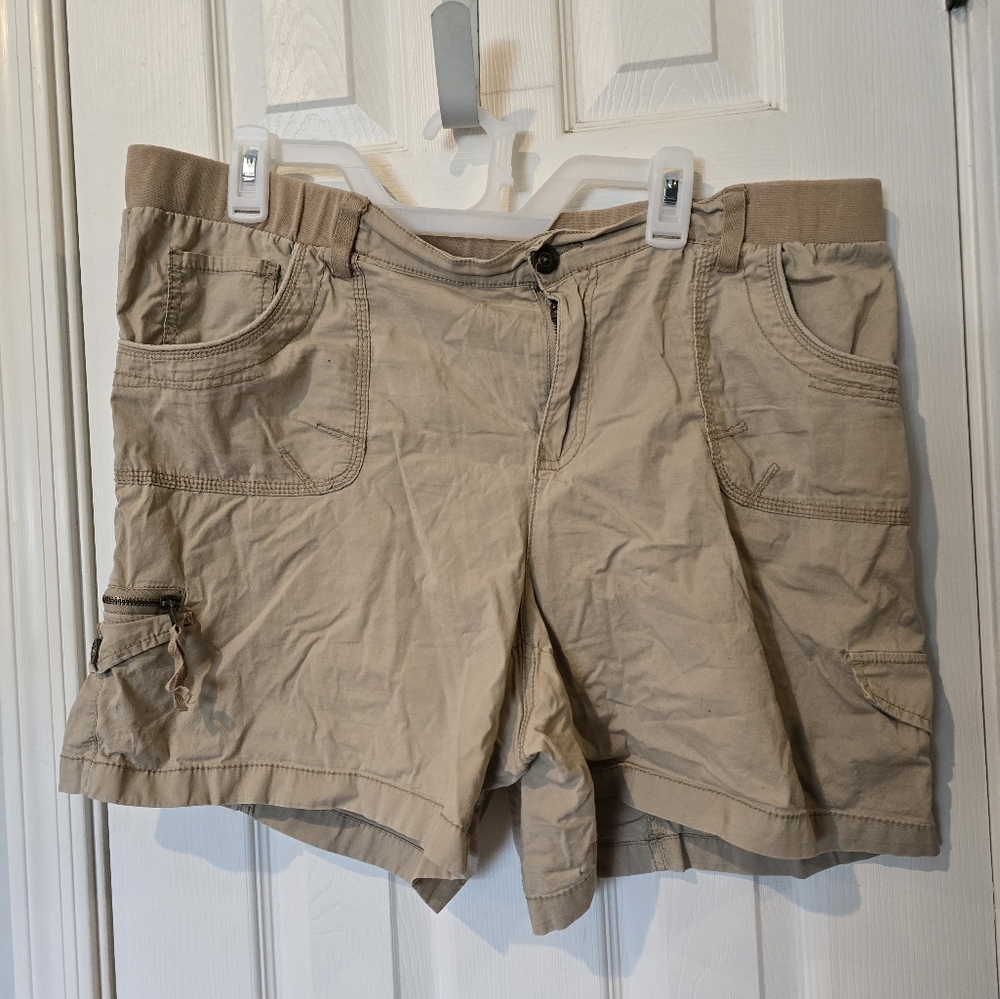 Maurices tan shorts 18